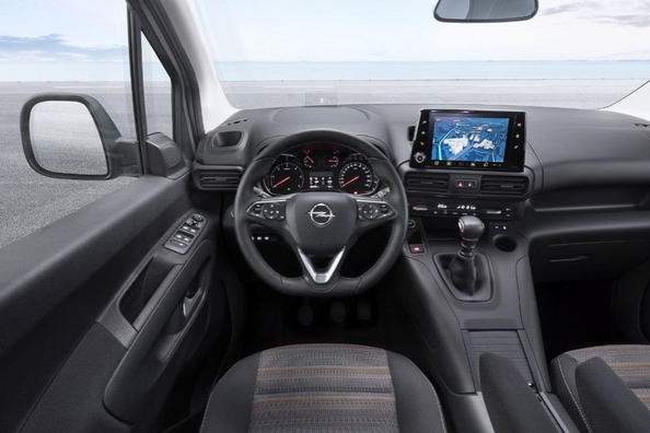 Recensione del furgone compatto di nuova generazione Opel Combo Life Foto 6
