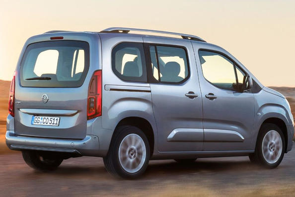 Recensione del furgone compatto di nuova generazione Opel Combo Life Foto 7