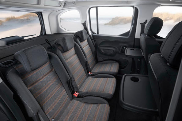 Recensione del furgone compatto di nuova generazione Opel Combo Life Foto 5