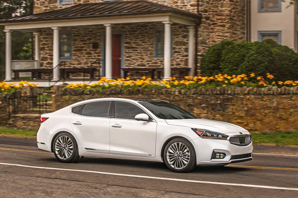 Berlina Kia Cadenza: solidità, comfort e qualità premium Foto 6