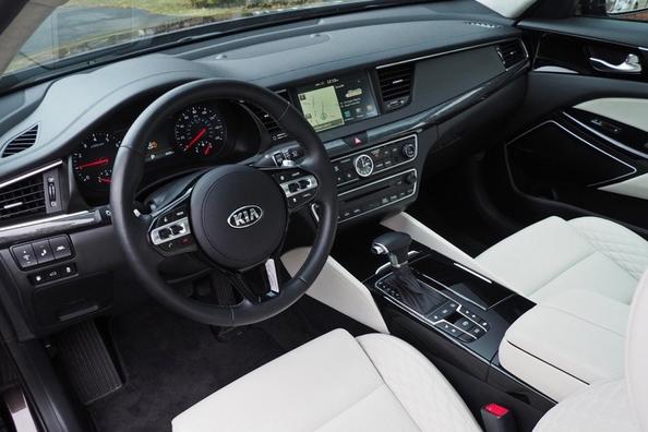 Berlina Kia Cadenza: solidità, comfort e qualità premium Foto 5