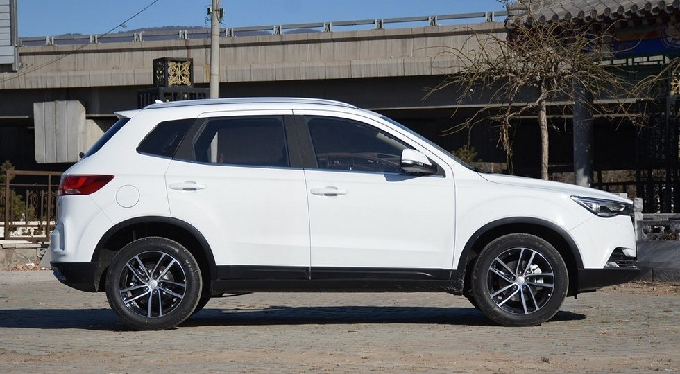 Sfoglia crossover FAW Besturn X40