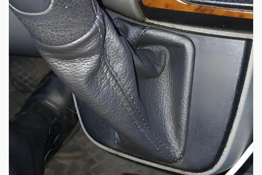 Volkswagen Crafter 2006-2016 Cuffia Cambio in Pelle Image