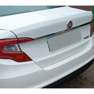 Modanatura cromata sopra la targa (acciaio inox)