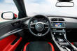 Panoramica della berlina Jaguar XE foto 5