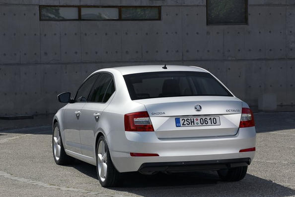 Sfoglia la nuova generazione di Skoda Octavia Foto 5