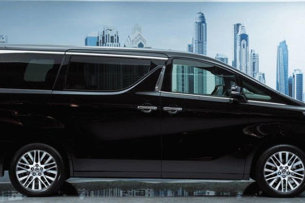 Di lusso, minivan Toyota Yaris di terza generazione Foto 9