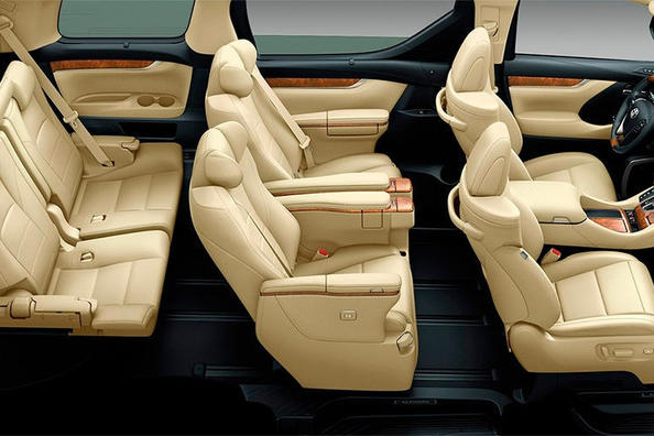 Di lusso, minivan Toyota Yaris di terza generazione Foto 6