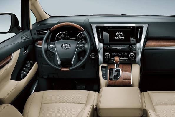 Di lusso, minivan Toyota Yaris di terza generazione Foto 4