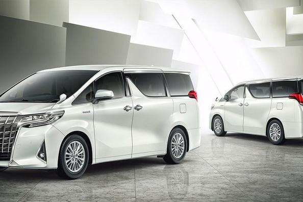 Di lusso, minivan Toyota Yaris di terza generazione Foto 3