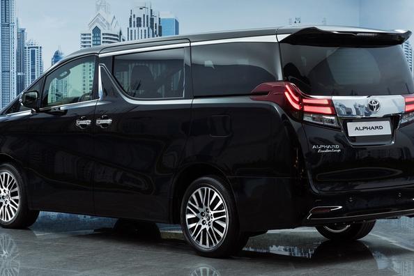 Di lusso, minivan Toyota Yaris di terza generazione Foto 2