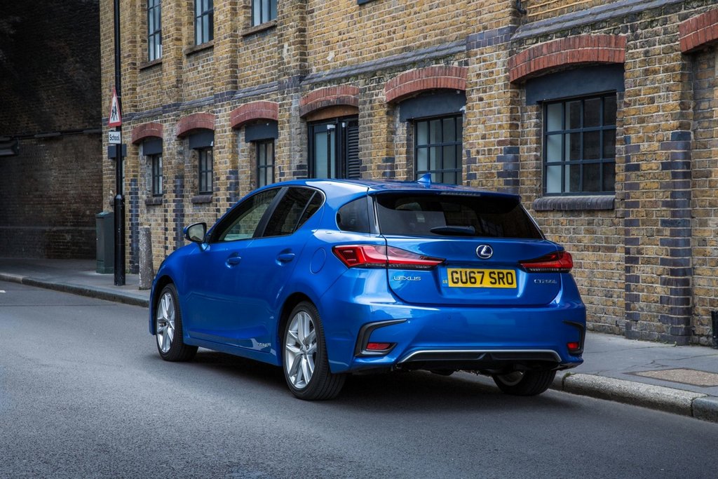 Berlina ibrida Lexus CT 200h
