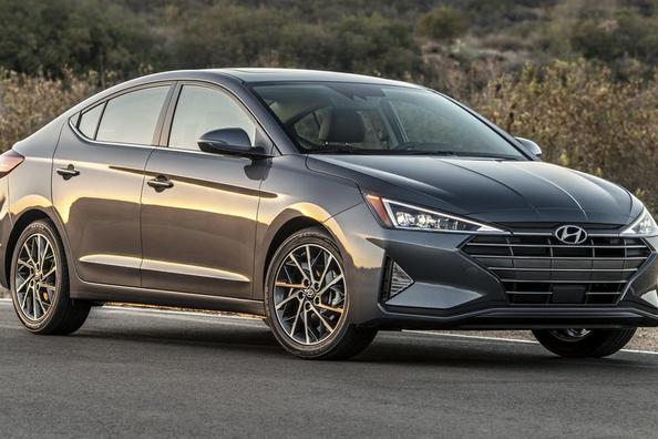 Sfoglia Hyundai Elantra 2019 anno modello