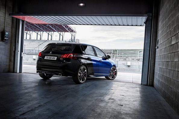 Recensione di carica di una berlina Peugeot 308 GTi Foto 9