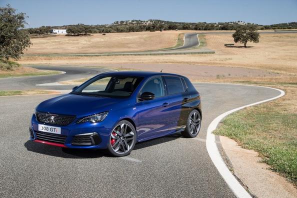 Recensione di carica di una berlina Peugeot 308 GTi Foto 2