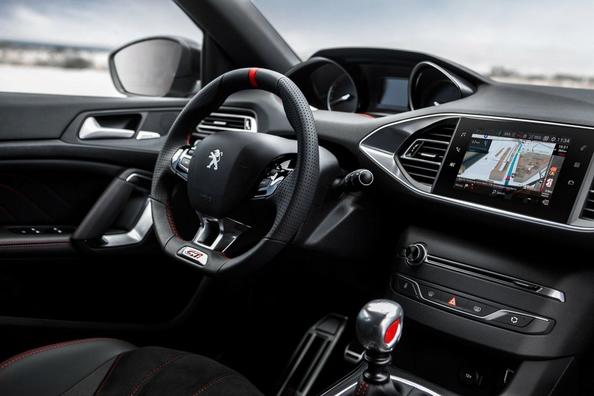Recensione di carica di una berlina Peugeot 308 GTi Foto 6
