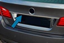 BMW 5 Series F10/F11 2010–2016 Modanatura SD in acciaio inox sopra la targa foto 1
