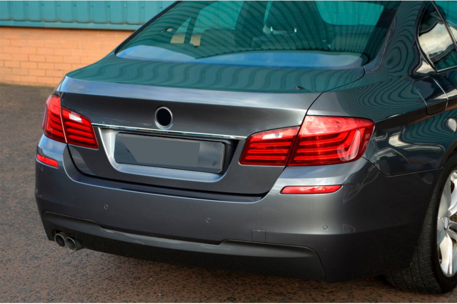 BMW 5 Series F10/F11 2010–2016 Modanatura SD in acciaio inox sopra la targa Carmos - Acciaio Inox Turco Foto 2