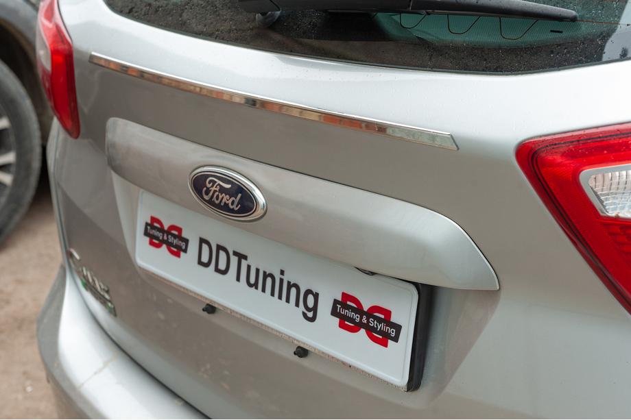 Ford C-Max/Grand C-Max 2010-2019 Modanatura cromata sopra targa OmsaLine (acciaio inox) Image