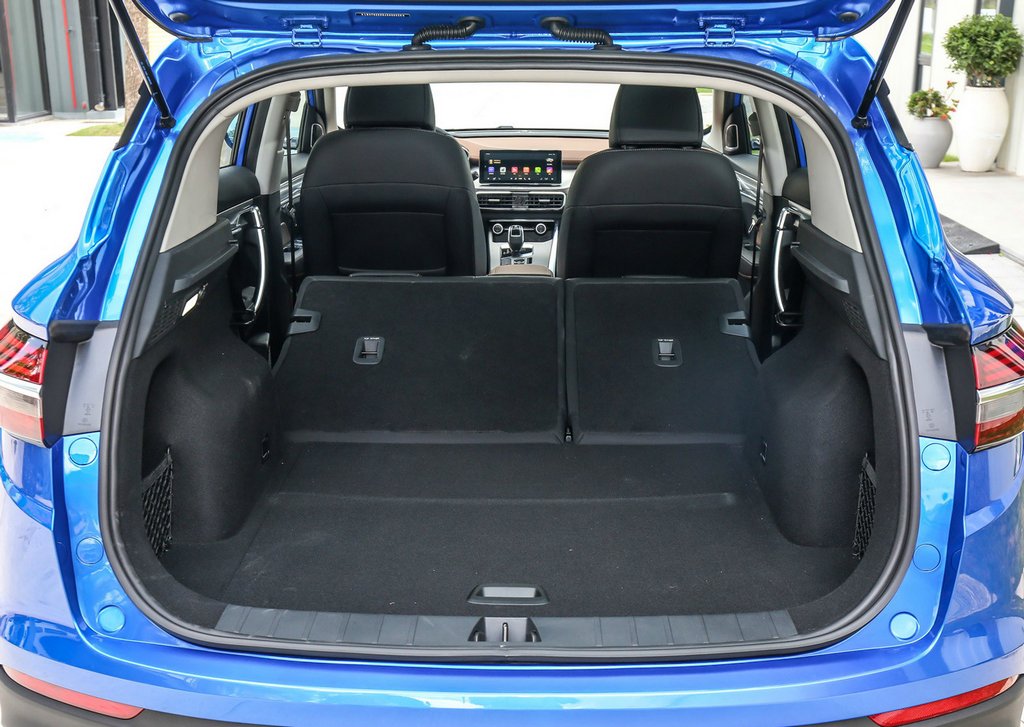 Crossover Geely SX11: un nuovo modello nella gamma della società cinese