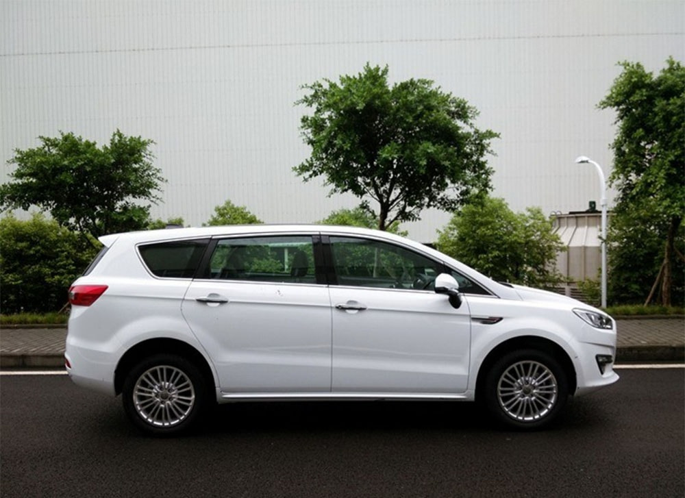 Sfoglia minivan Lifan M7
