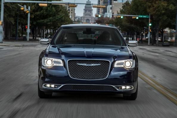 Sfoglia berlina Chrysler 300 di seconda generazione Foto 6