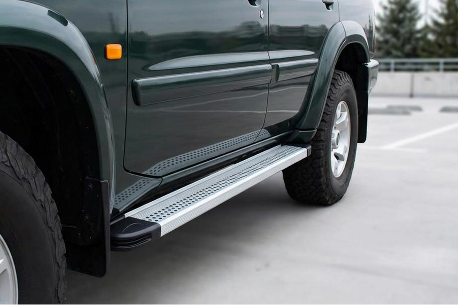Nissan Patrol Y61 1997-2011 Pedane Laterali Maya V2 (2 pz, Alluminio) Image