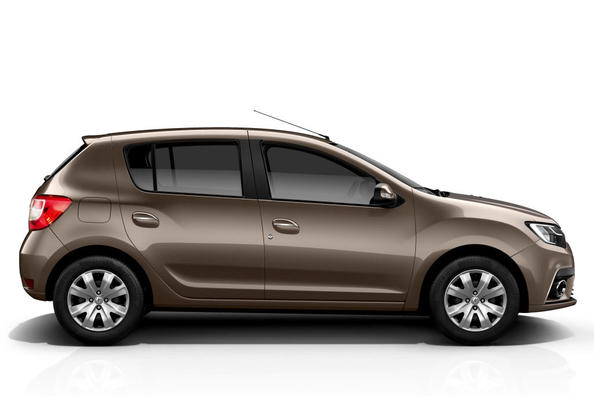 Berlina seconda generazione di Renault Sandero Foto 5