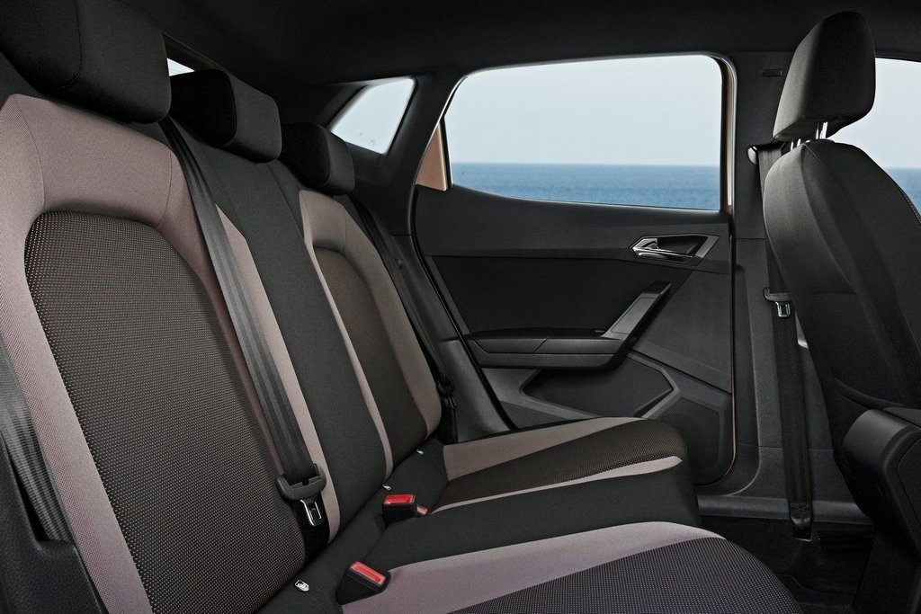 Sfoglia cinque porte berlina SEAT Ibiza