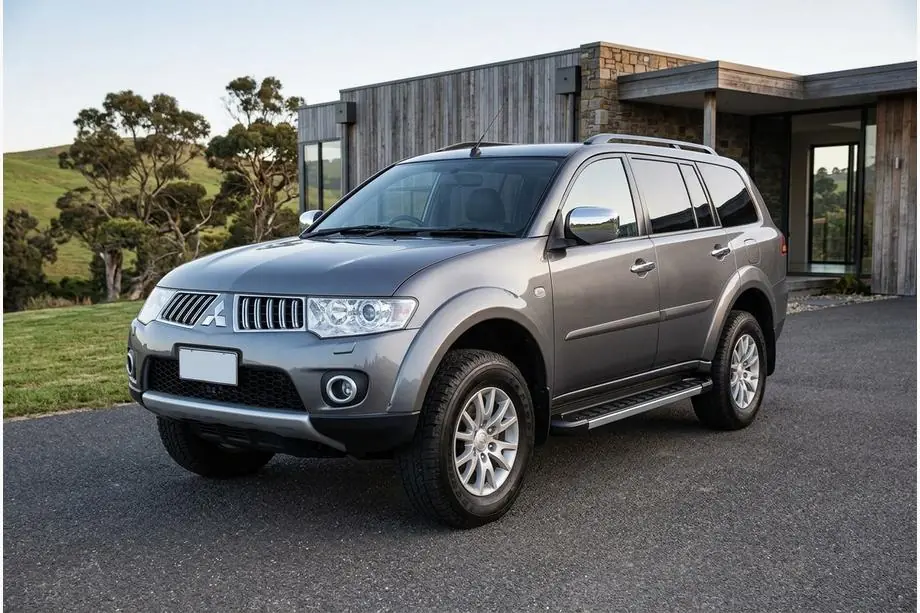 Mitsubishi Pajero Sport 2008-2015 Pedane Laterali RedLine V1 (2 pz, Alluminio) Foto 1