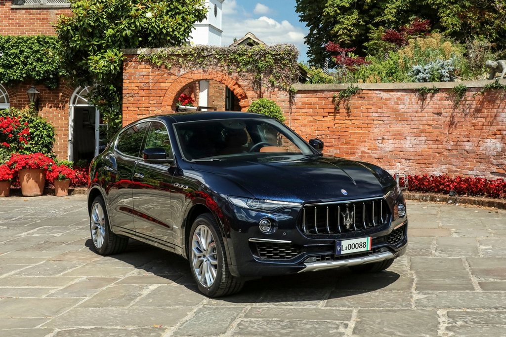 Sfoglia crossover Maserati Levante