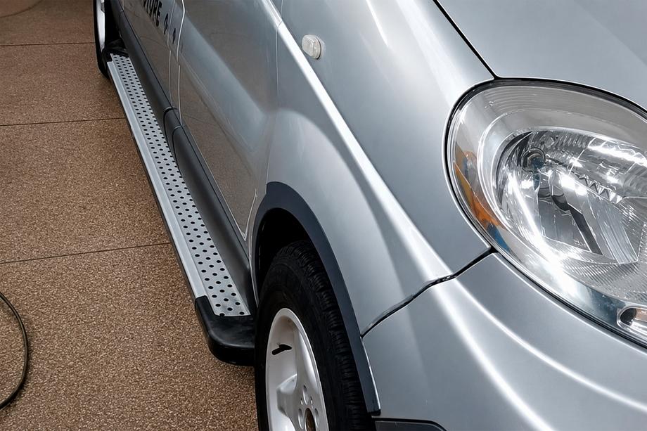 Renault Trafic 2001–2015 Pedane laterali tipo X5 (2 pz, alluminio) Image