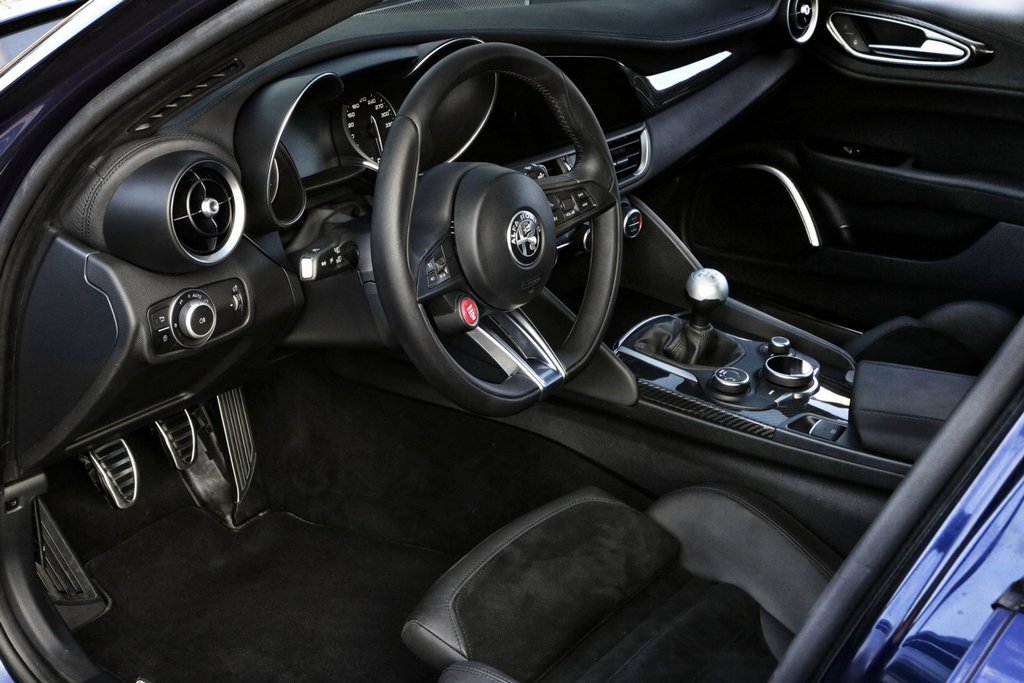 Panoramica della berlina Alfa Romeo Giulia