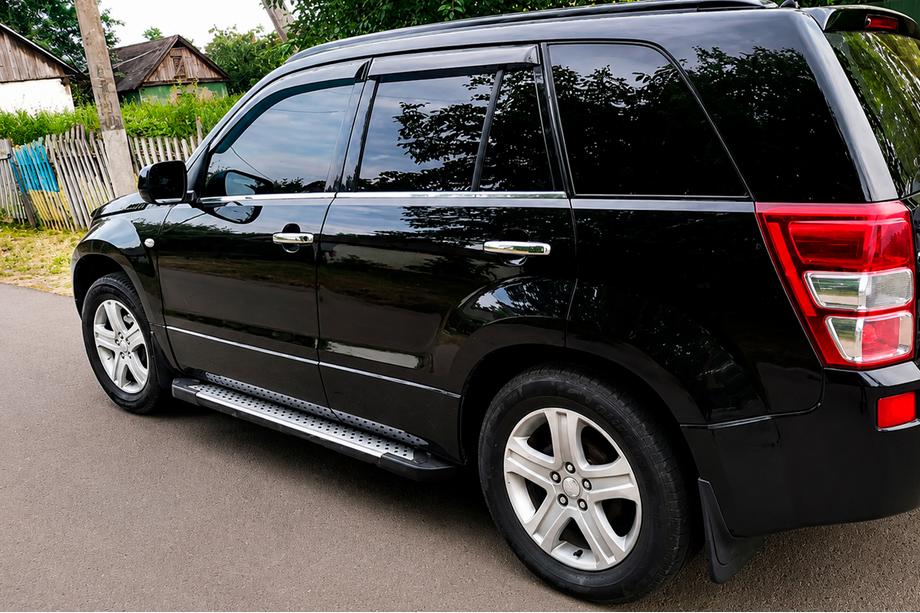 Suzuki Grand Vitara 2005-2017 Pedane Laterali Allmond Grey (2 pz, Alluminio) Image