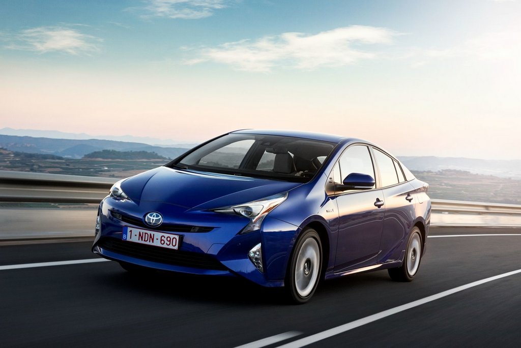 La quarta generazione della berlina ibrida Toyota Prius