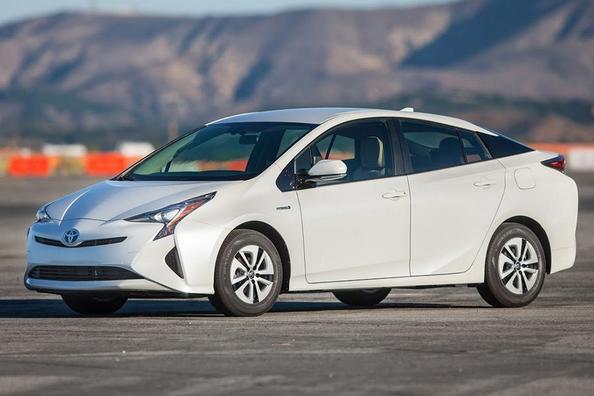 La quarta generazione della berlina ibrida Toyota Prius
