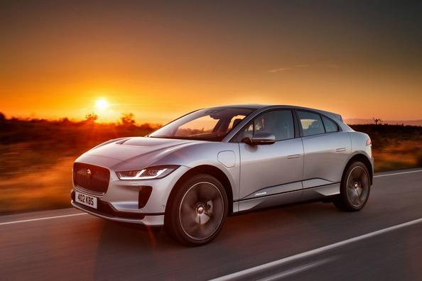 Elettrico, trazione integrale crossover Jaguar I-Pace