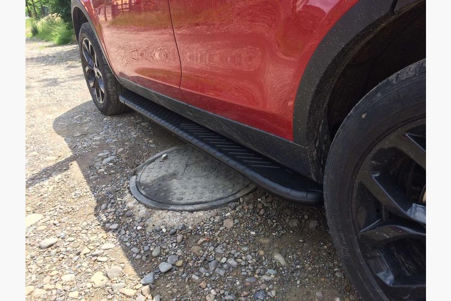 Land Rover Discovery Sport 2014- Pedane Laterali Bosphore Black (2 pz, Alluminio) Foto 1