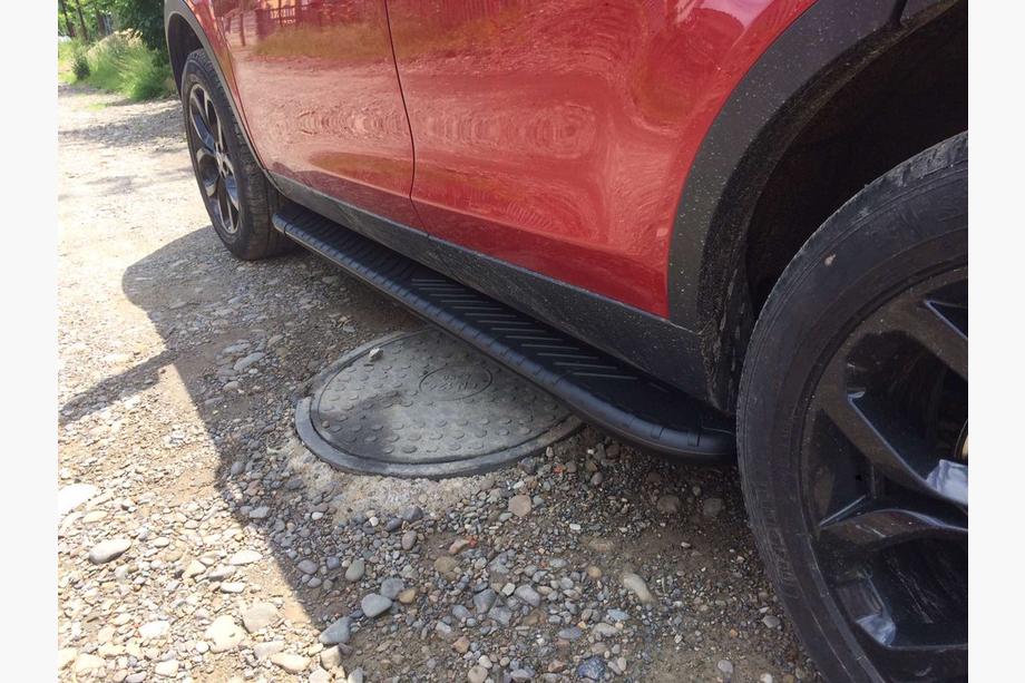 Land Rover Discovery Sport 2014- Pedane Laterali Bosphore Black (2 pz, Alluminio) Foto 4