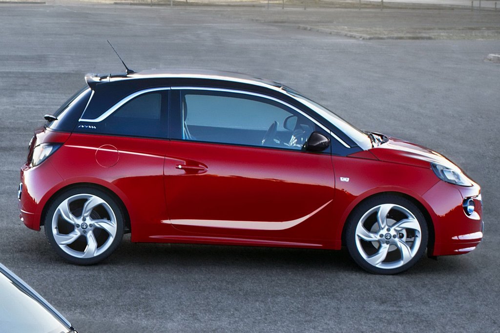 Sfoglia costruisce berlina Opel Adam