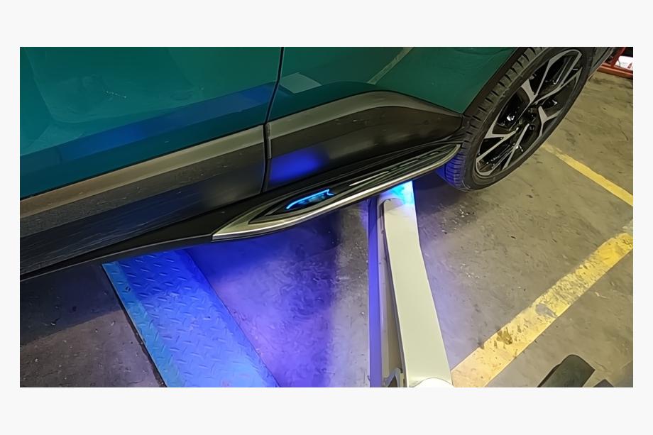 Toyota C-HR 2016-2023 Pedane Laterali Original V2 (2 pz., Alluminio) Image
