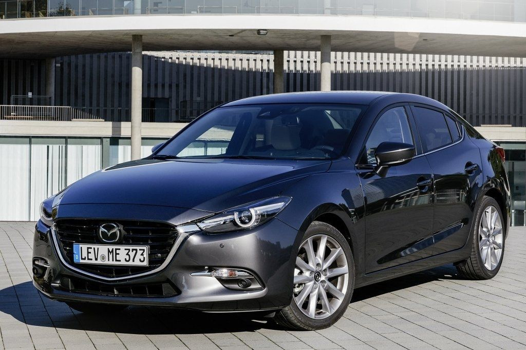 Versione restyling della berlina Mazda 3