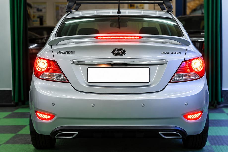 Hyundai Accent 2011-2017 Spoiler Niken V2 (primer per verniciatura) Image
