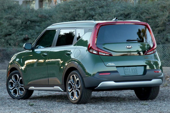 Panoramica di una nuova generazione di KIA Soul Foto 5