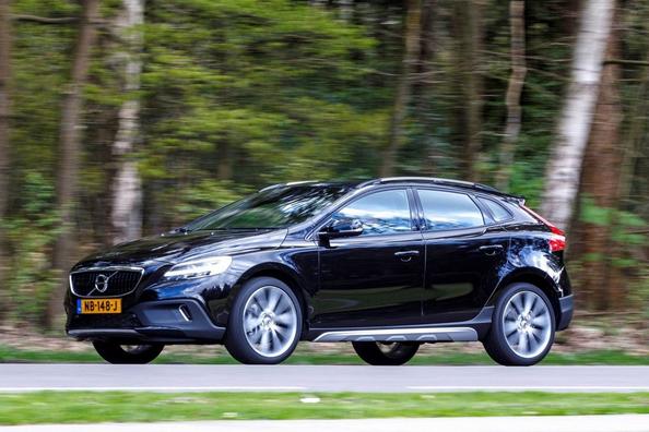 Sfoglia off-road della versione berlina Volvo V40 Cross Country Foto 9