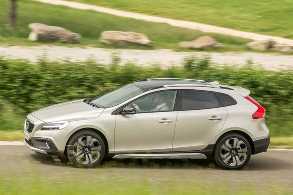 Sfoglia off-road della versione berlina Volvo V40 Cross Country Foto 3