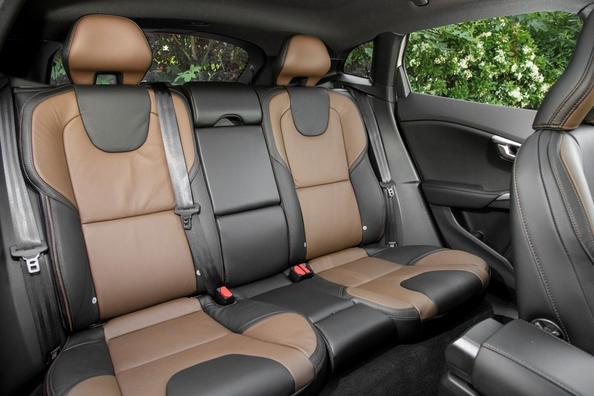 Sfoglia off-road della versione berlina Volvo V40 Cross Country Foto 5