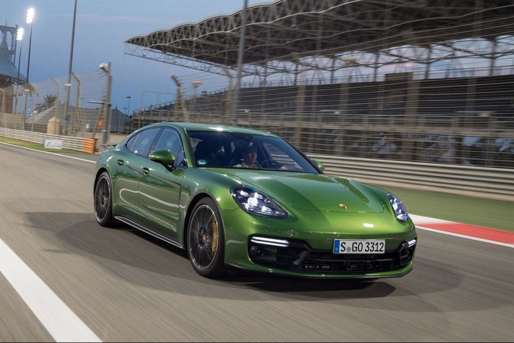 Sfoglia seconda generazione di Porsche Panamera
