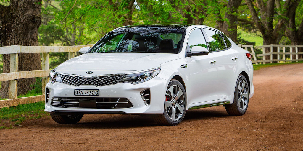 Recensione di carica della berlina KIA Optima GT