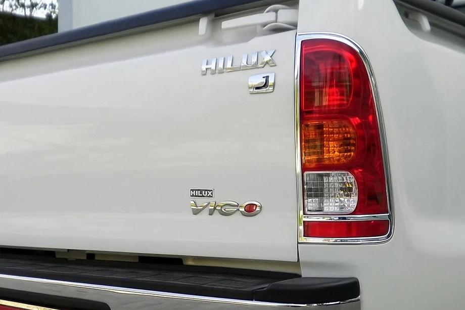 Toyota Hilux 2006-2015 Coperture Cromate Fanali Posteriori 2004-2008 (2 pz, plastica) Image